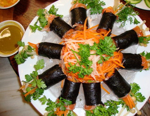 Bò cuộn nấm kim châm Bò cuộn nấm kim châm