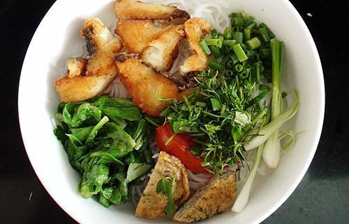 Cuối tuần quây quần cùng ăn bún cá rô