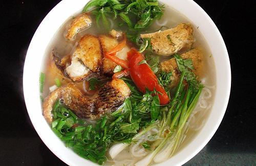Cuối tuần quây quần cùng ăn bún cá rô
