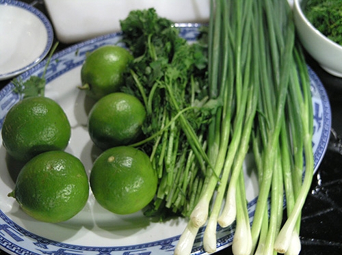 Mẹo giữ chanh và hành lá tươi lâu 