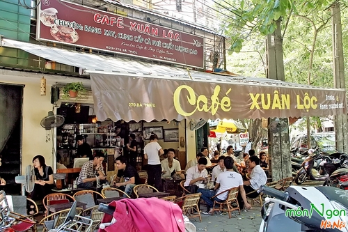 Café Xuân Lộc – Sự náo nhiệt giữa lòng Hà Nội 