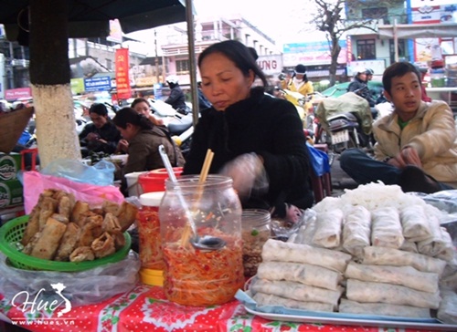 Bún nem rán chợ Đông Ba Bún nem rán chợ Đông Ba