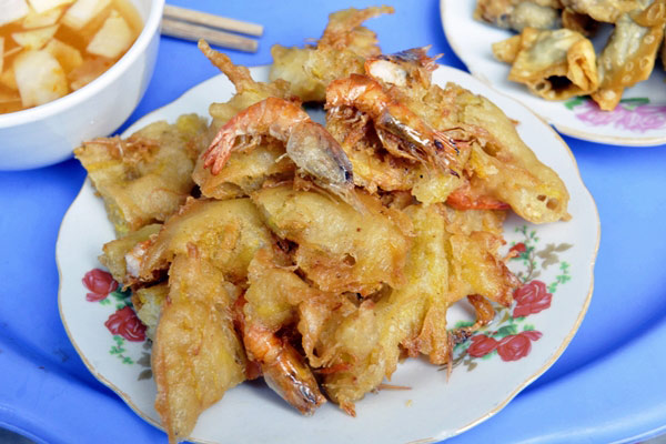 Bánh với những chú tôm chắc thịt, ngọt.