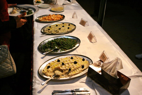 Một bữa buffet trên sa mạc.