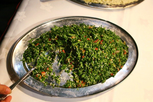 Món rau “trộn chanh” xắt nhỏ.