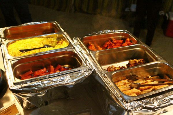 6 món buffet thịt và cơm cho các du khách khi đi “phượt” trên những sa mạc.