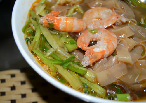 Bánh đa tôm cũng được rất nhiều thực khách lựa chọn.