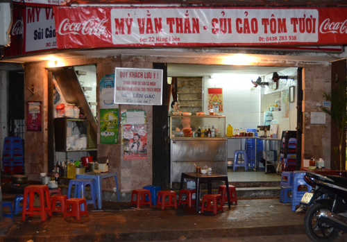 Bạn có thể chọn lựa giữa ngồi trong nhà, ngoài hiên hoặc lên gác 2.