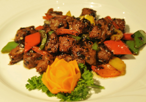 Bò sốt tiêu đen thơm mềm, béo ngọt.