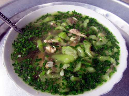 Canh mướp đất rau hẹ