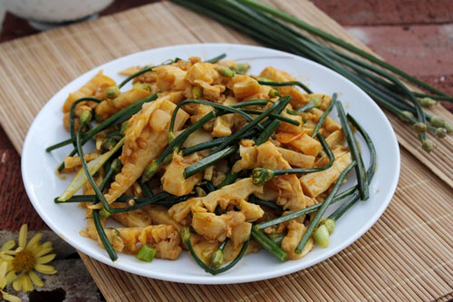 Mực xào bông hẹ