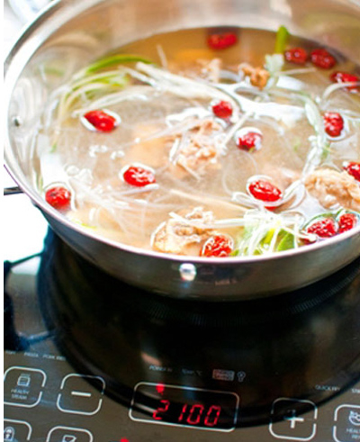 Lẩu sườn bò hầm táo đỏ