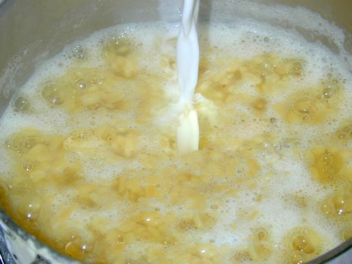 Nấu chè đậu xanh