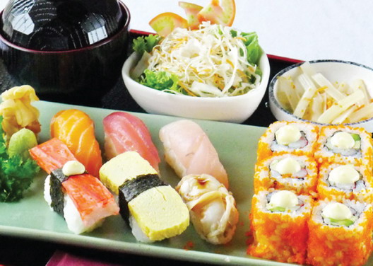... hay bentou sushi nhiều màu sắc.