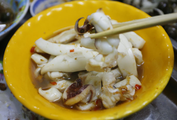 Râu mực xào ăn giòn sần sật rất ngon.