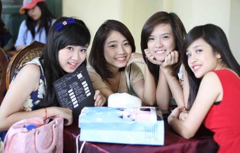 Hotgirl xinh tươi trước ống kính của Dũng "khùng"