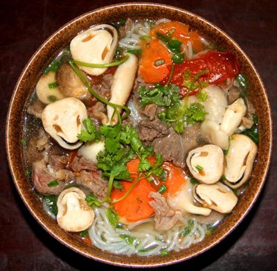 Món bún nấm bò bắp cũng ngon không kém nấm bún sườn với những lát thịt bò ngon, tuyển chọn kỹ.