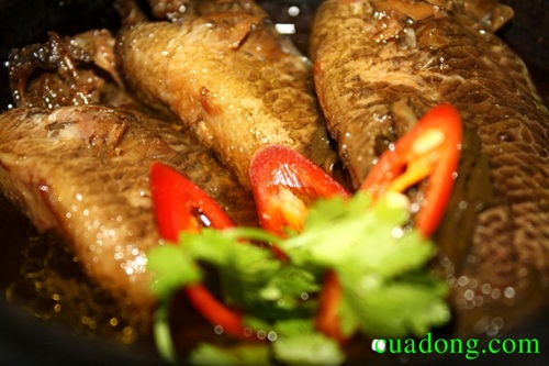 Cá rô đồng hầm nước dừa