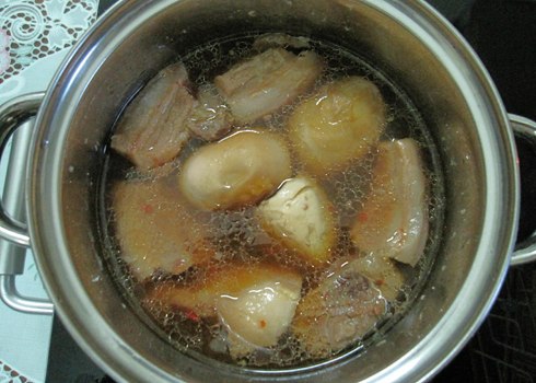Nồi thịt kho tàu