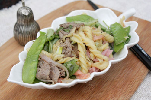 Nui gạo xào thịt bò