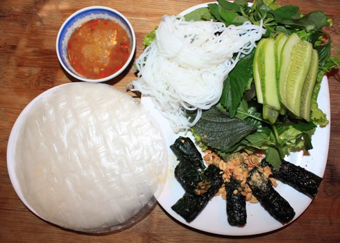 Ốc cuốn lá lốt nướng
