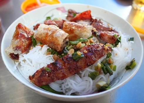 Bún thịt nướng.