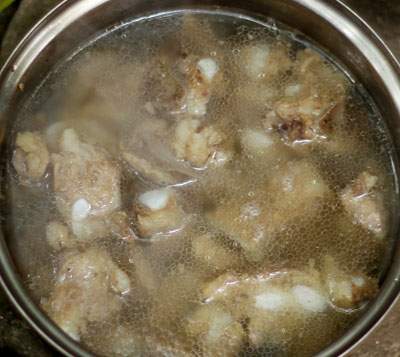 Nấu sườn heo