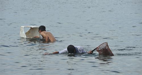 Săn nhum là cái thú của người dân đảo ngọc