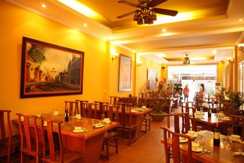 Thưởng thức lẩu tại Hoàng Thành Quán