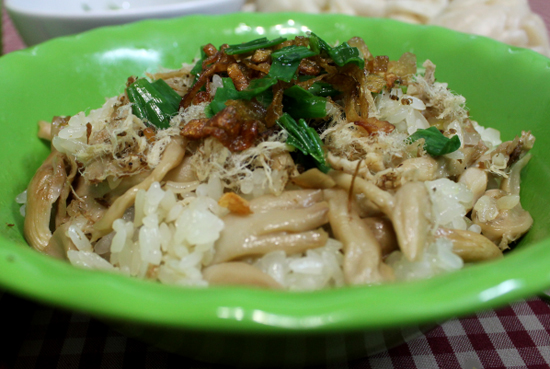 Xôi nấm tươi cho người ăn chay.
