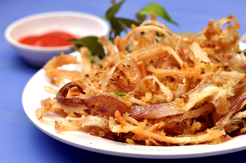 Khô mực chiên bơ tỏi.