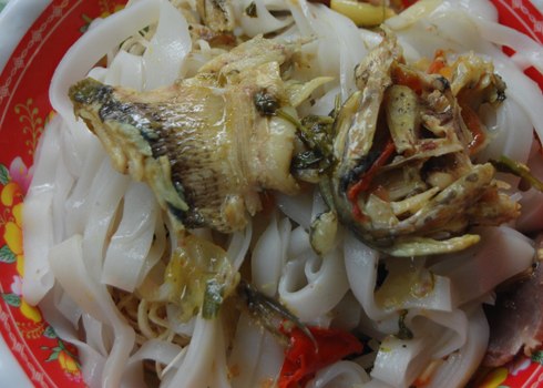 Lạ miệng với mì Quảng cá lóc
