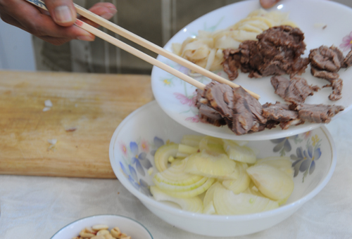 Thịt bò và sách bò...