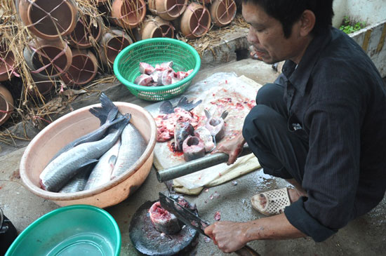 Họ không dùng đầu và đuôi cá mà chỉ lấy phần thân.