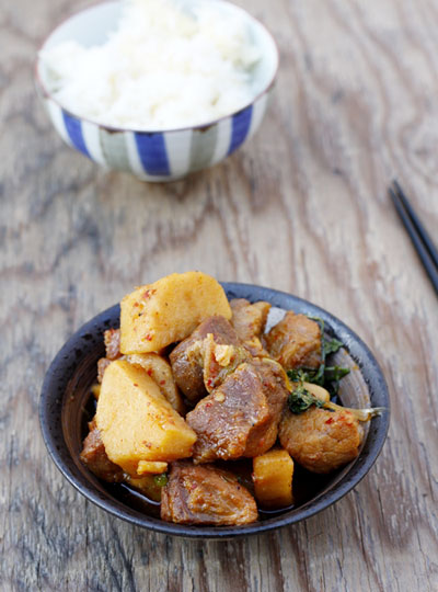 Mềm thơm thịt kho khoai sọ