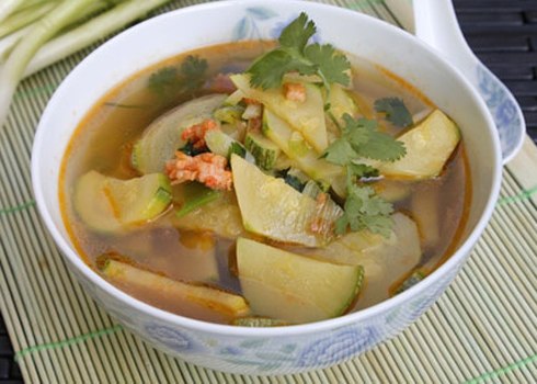 Canh bí xanh nấu tôm