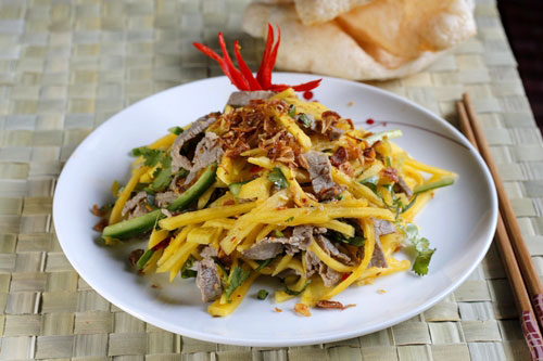Nộm xoài và thịt bò