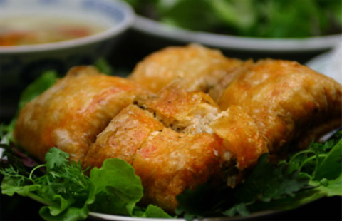 Thưởng thức nem cua bể