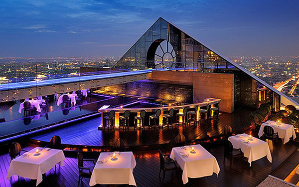 Ngự trên 'nóc nhà' của Bangkok, nhà hàng Breeze là địa điểm ngắm pháo hoa gần và đẹp nhất của thủ đô Thái Lan.