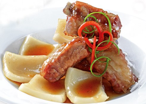 Sườn non kho cơm (cùi) dừa