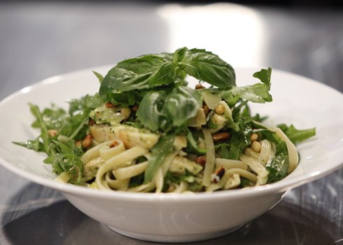 Món Chicken fettuccine pasta whith pesto 