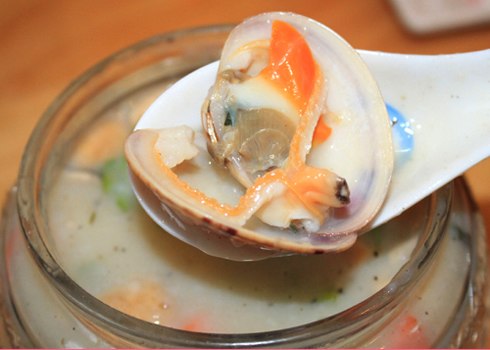 Cháo ốc thập cẩm. Ảnh: K.H.