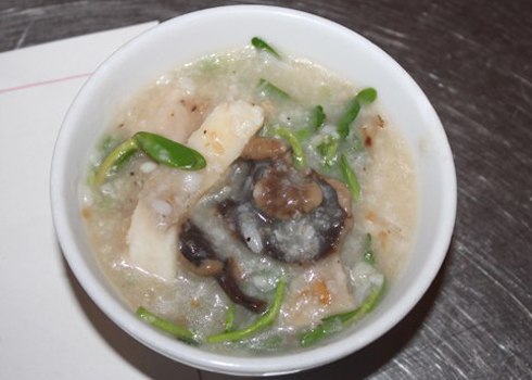 Cháo cá nấm tràm. Ảnh: K.H.