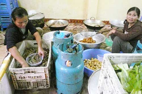 Hình ảnh tại một cơ sở nấu cỗ thuê.