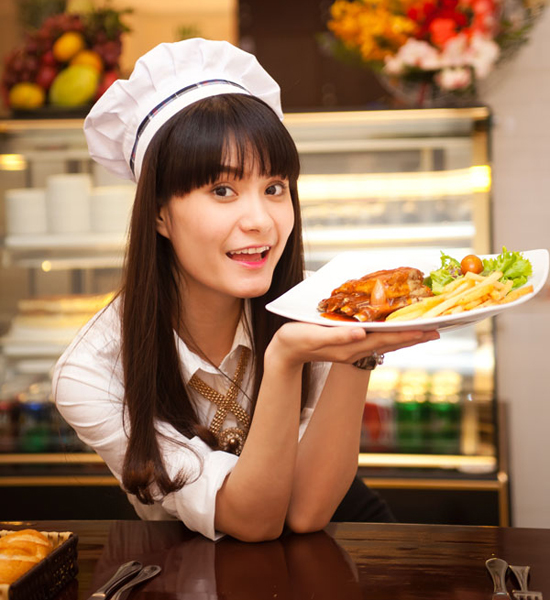 Đủ món ngon tại quán ăn của ca sĩ Di Băng