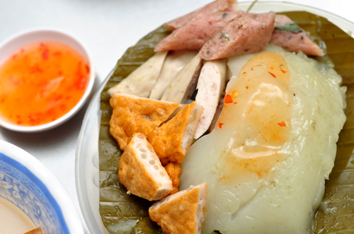 Bánh giò nóng thập cẩm.