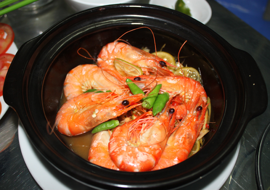 Tôm hấp ớt xanh.