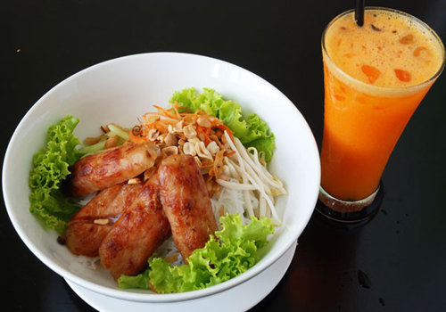 Bún thịt nướng.