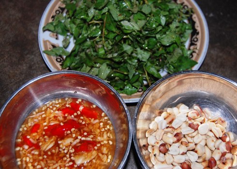 Mít non trộn dân dã