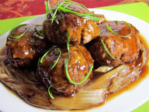 Hongshao Shizi Tou (thịt viên chiên) của Trung Quốc